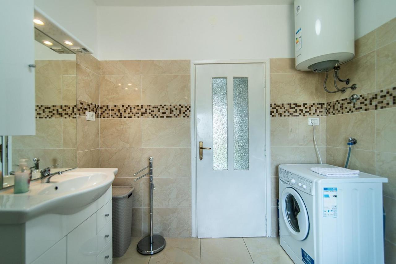 Holiday House Vlahovich Villa Tinjan Exterior photo