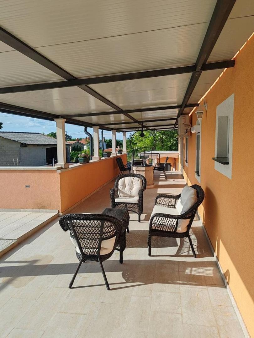 Holiday House Vlahovich Villa Tinjan Exterior photo